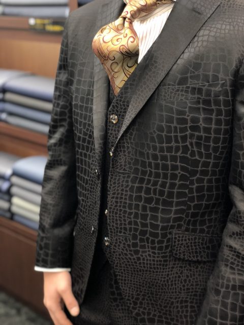 クロコダイル柄スーツ