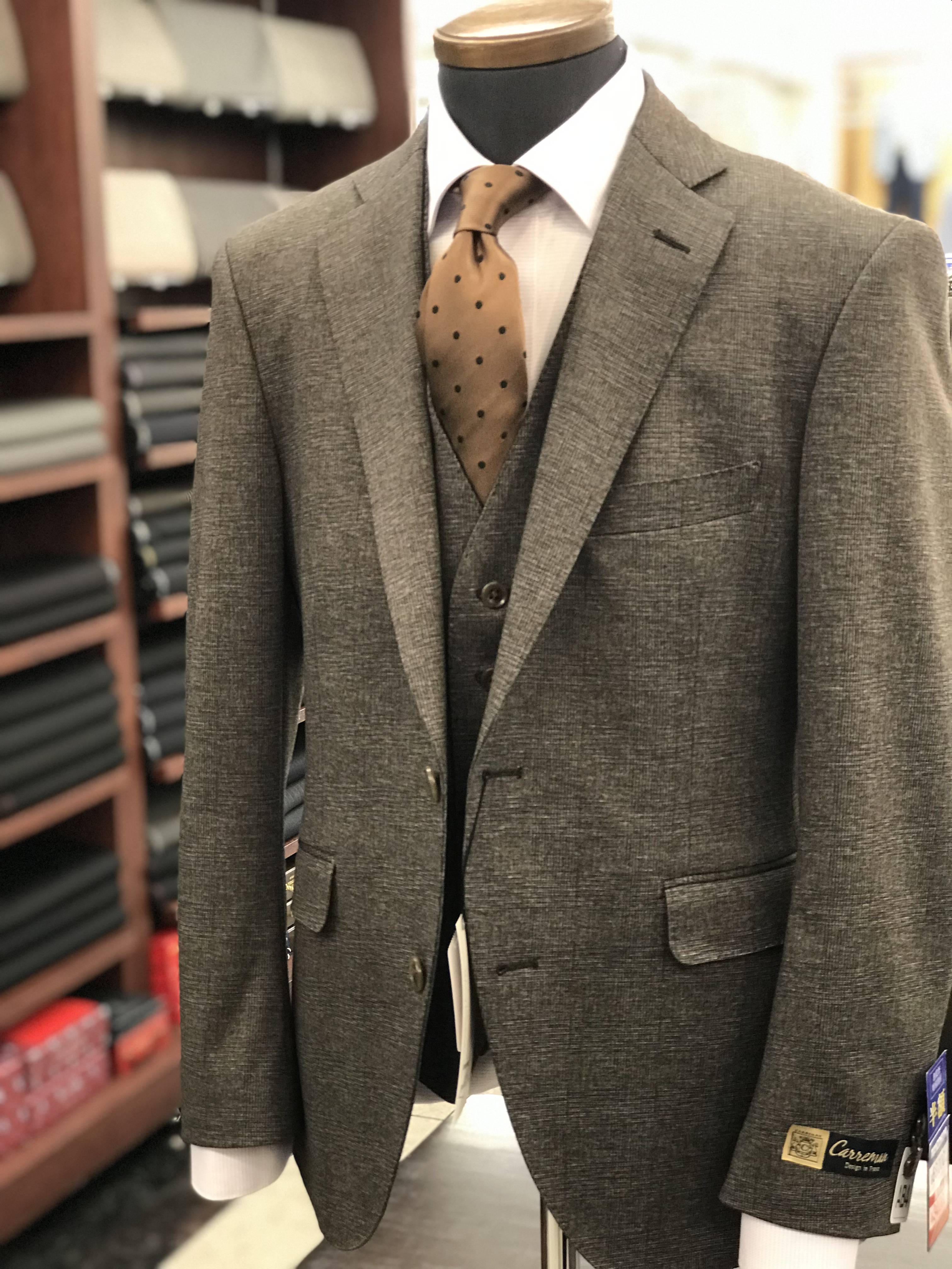 2019年秋冬物新作スーツ紹介⑨知的に見えるブラウンスーツでモンブラン 
