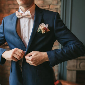 結婚式にオーダースーツがおすすめの理由！ 新郎におすすめの色・スタイル・選び方とは