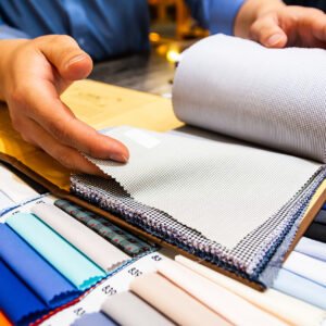 スーツの素材で印象が変わる！失敗しない選び方ガイド