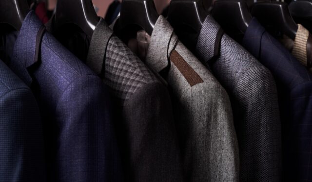 結婚式のスーツの基本的な色選び